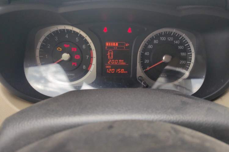 Used Venucia R50 2014 1.6L Manual Splendid Edition Odometer Close Up