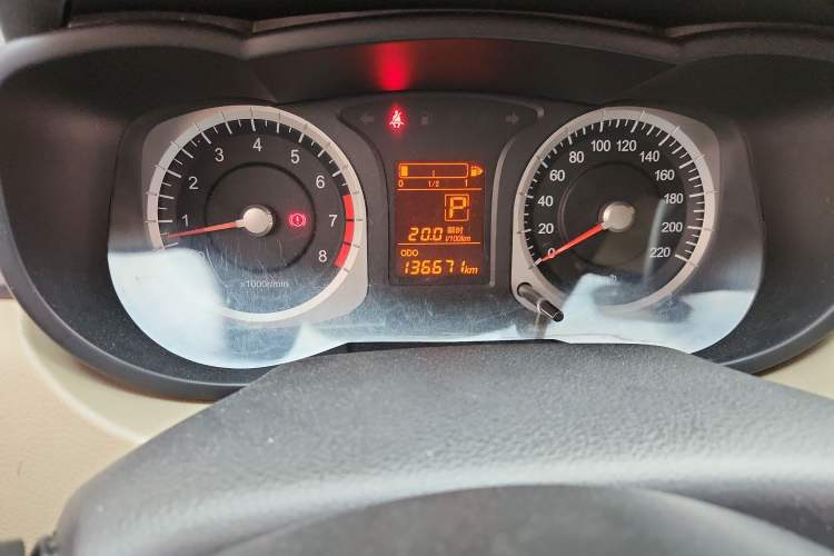 Used Venucia R50 2014 1.6L Automatic Splendid Edition Odometer Close Up