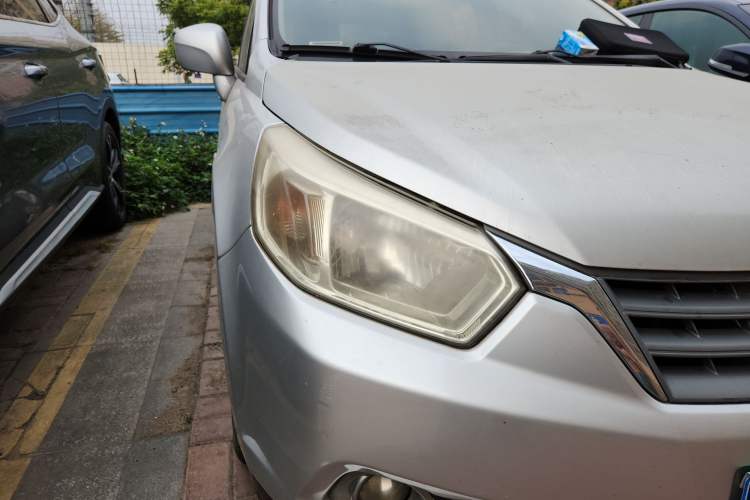 Used Venucia R50 2014 1.6L Automatic Splendid Edition Right Front Headlight