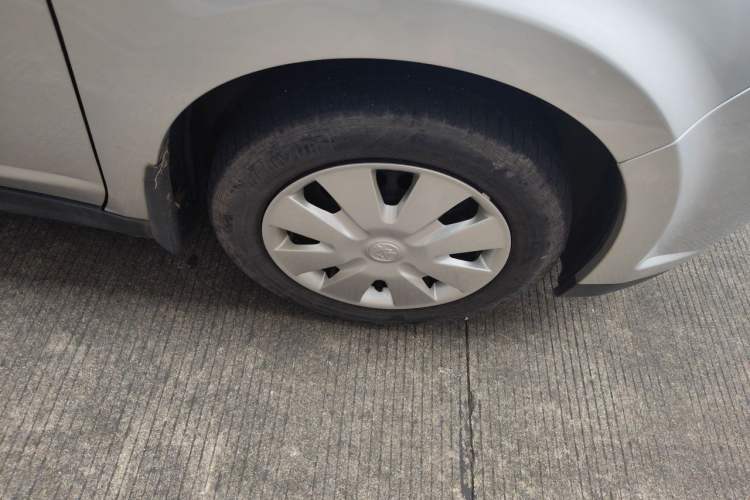 Used Venucia R50 2014 1.6L Manual Splendid Edition Right Front Wheel Hub