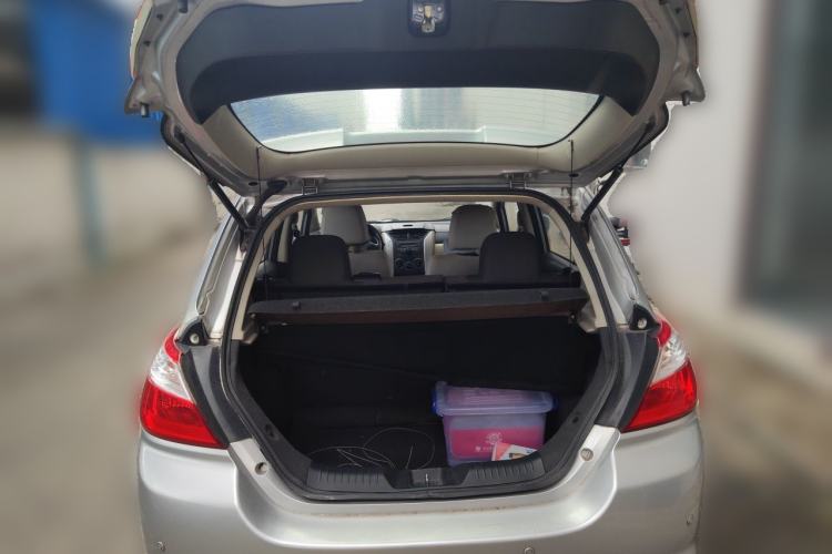 Used Venucia R50 2014 1.6L Manual Splendid Edition Trunk