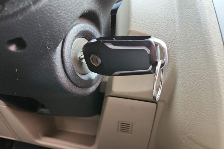 Used Venucia R50 2014 1.6L Automatic Splendid Edition Vehicle Key