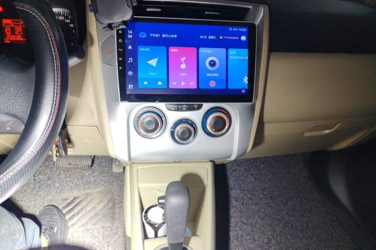 Used Venucia R50 2014 1.6L Automatic Splendid Edition Audio And AC Panel