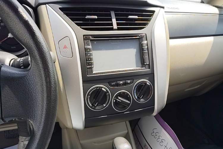 Used Venucia R50 2014 1.6L Automatic Splendid Edition Audio And AC Panel