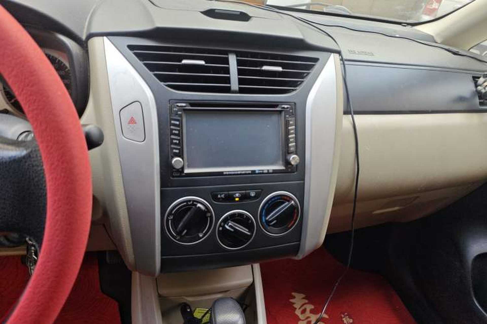 Used Venucia R50 2014 1.6L Automatic Splendid Edition Audio And AC Panel