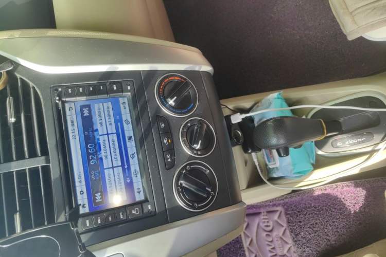 Used Venucia R50 2014 1.6L Automatic Splendid Edition Audio And AC Panel