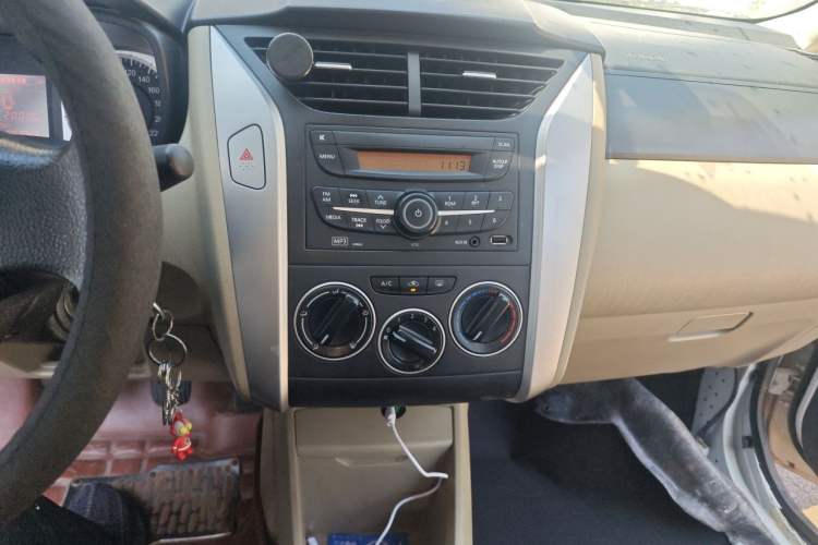 Used Venucia R50 2014 1.6L Manual Splendid Edition Audio And AC Panel