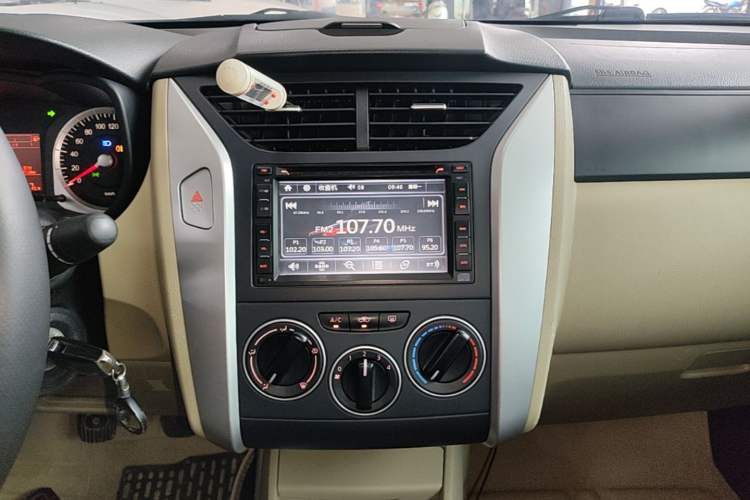 Used Venucia R50 2014 1.6L Manual Splendid Edition Audio And AC Panel
