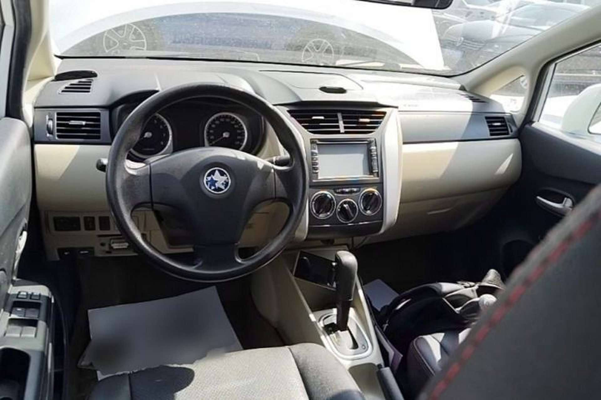 Used Venucia R50 2014 1.6L Automatic Splendid Edition Center Console