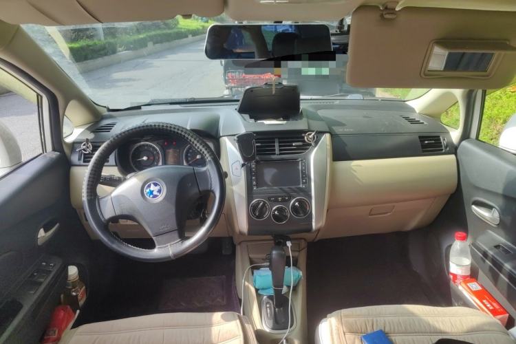 Used Venucia R50 2014 1.6L Automatic Splendid Edition Center Console