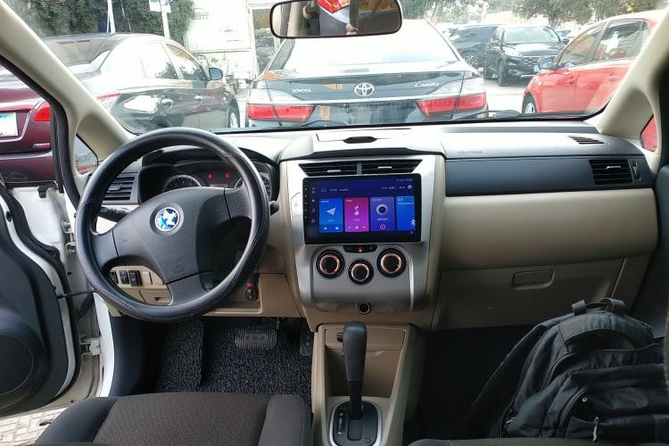 Used Venucia R50 2014 1.6L Automatic Splendid Edition Center Console