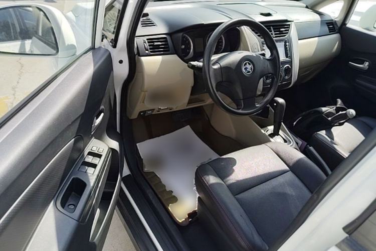 Used Venucia R50 2014 1.6L Automatic Splendid Edition Driver Seat