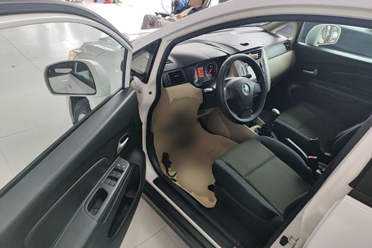 Used Venucia R50 2014 1.6L Manual Splendid Edition Driver Seat