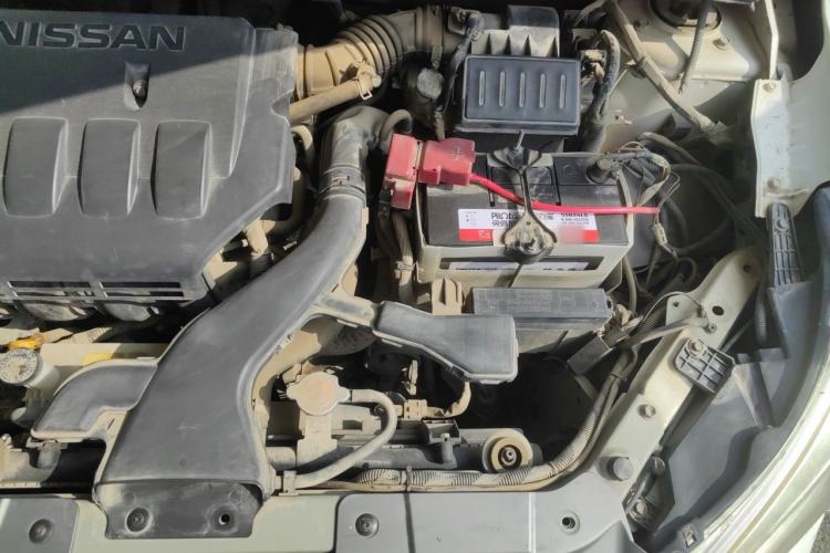 Used Venucia R50 2014 1.6L Automatic Splendid Edition Engine Bay Left