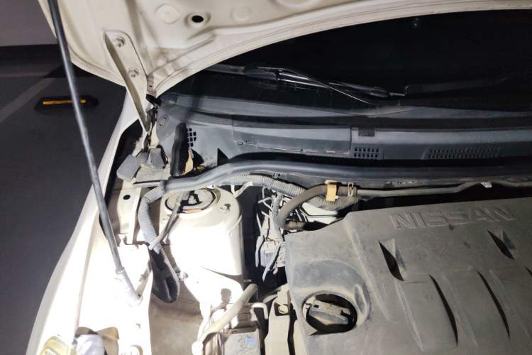 Used Venucia R50 2014 1.6L Automatic Splendid Edition Engine Bay Right