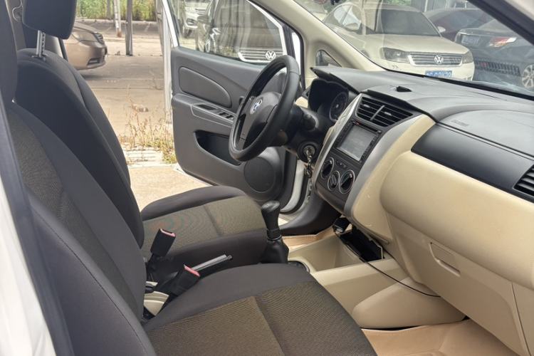 Used Venucia R50 2014 1.6L Manual Splendid Edition Exterior 11