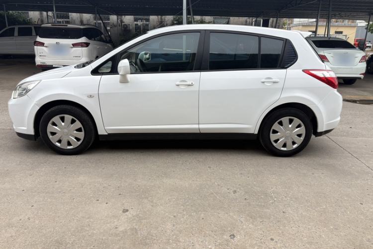 Used Venucia R50 2014 1.6L Manual Splendid Edition Exterior 12