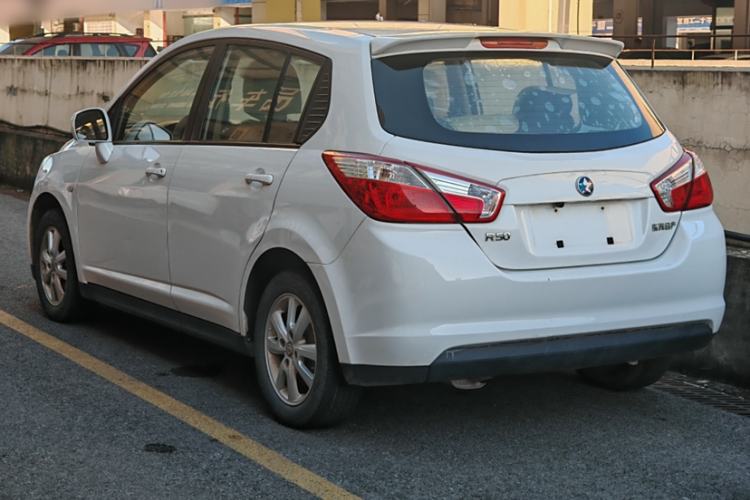 Used Venucia R50 2014 1.6L Manual Splendid Edition Exterior 2