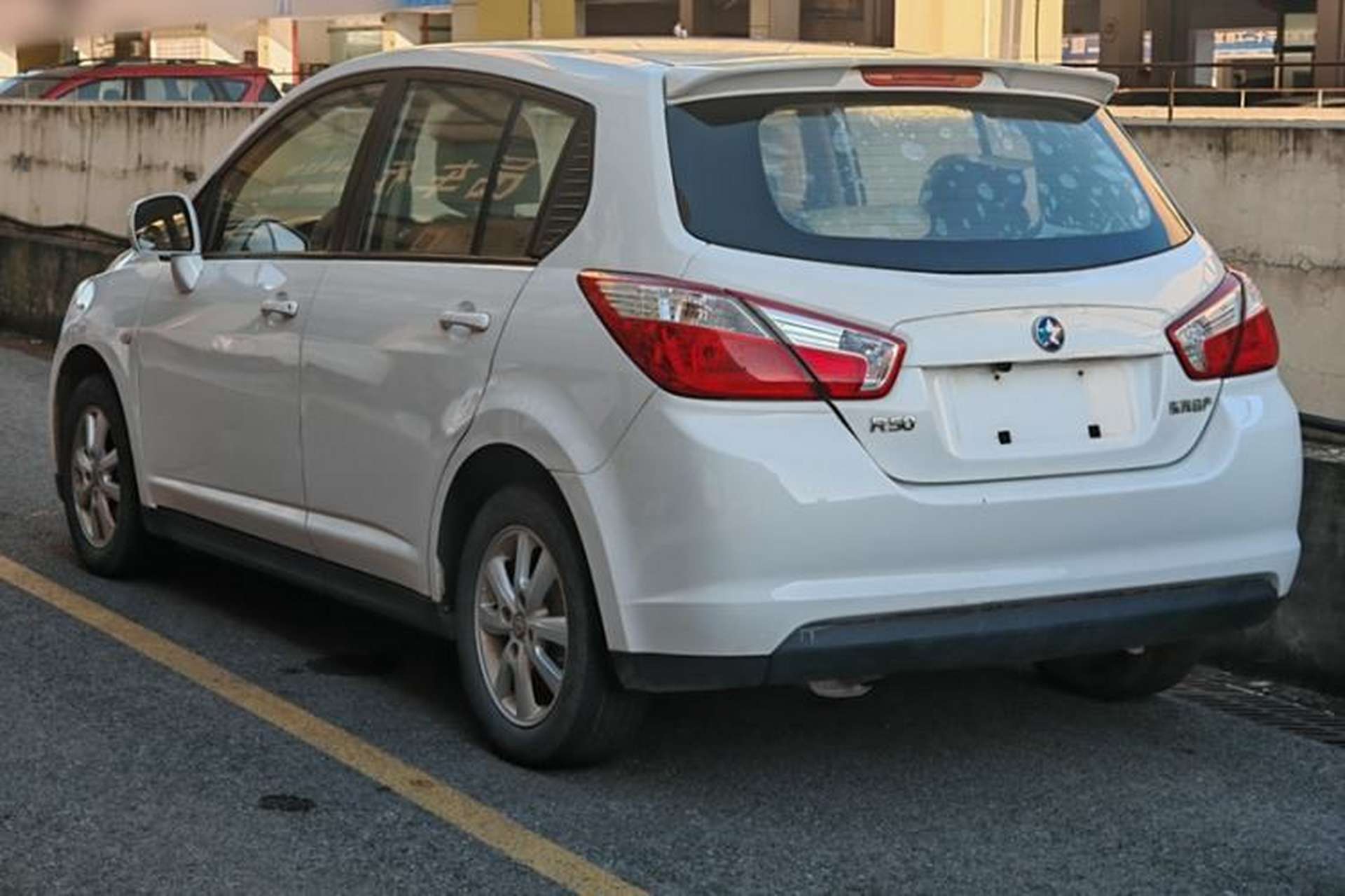 Used Venucia R50 2014 1.6L Manual Splendid Edition Exterior 2