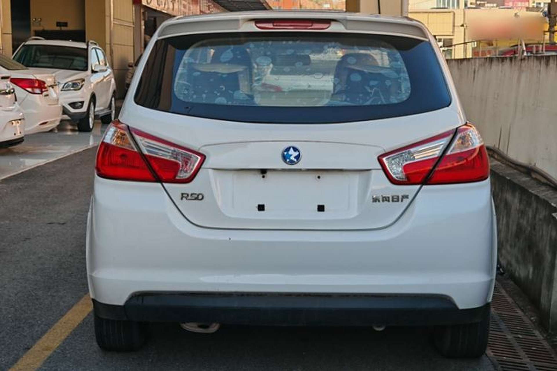 Used Venucia R50 2014 1.6L Manual Splendid Edition Exterior 3