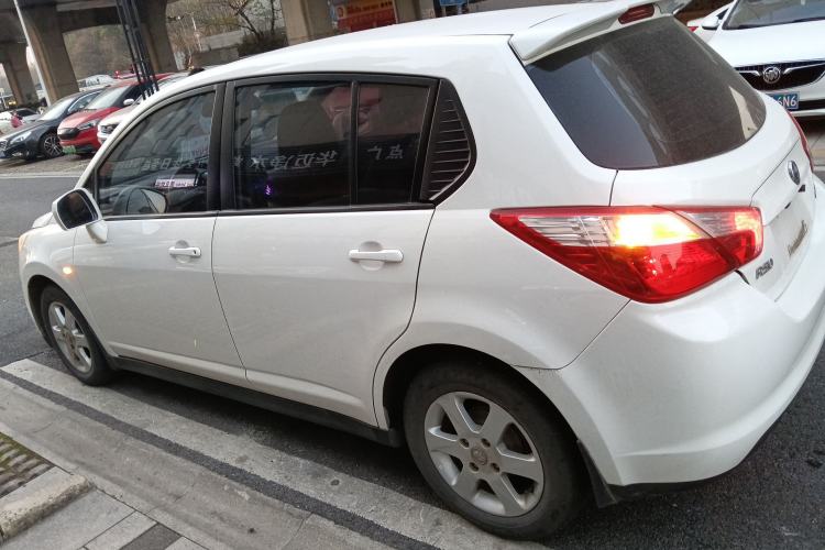 Used Venucia R50 2014 1.6L Manual Splendid Edition Exterior 3