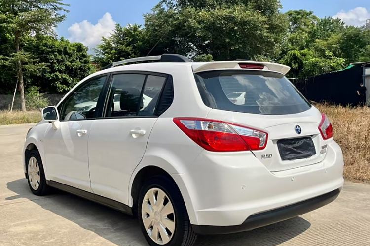 Used Venucia R50 2014 1.6L Manual Splendid Edition Exterior 3