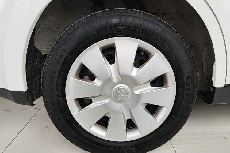 Used Venucia R50 2014 1.6L Manual Splendid Edition Exterior 3