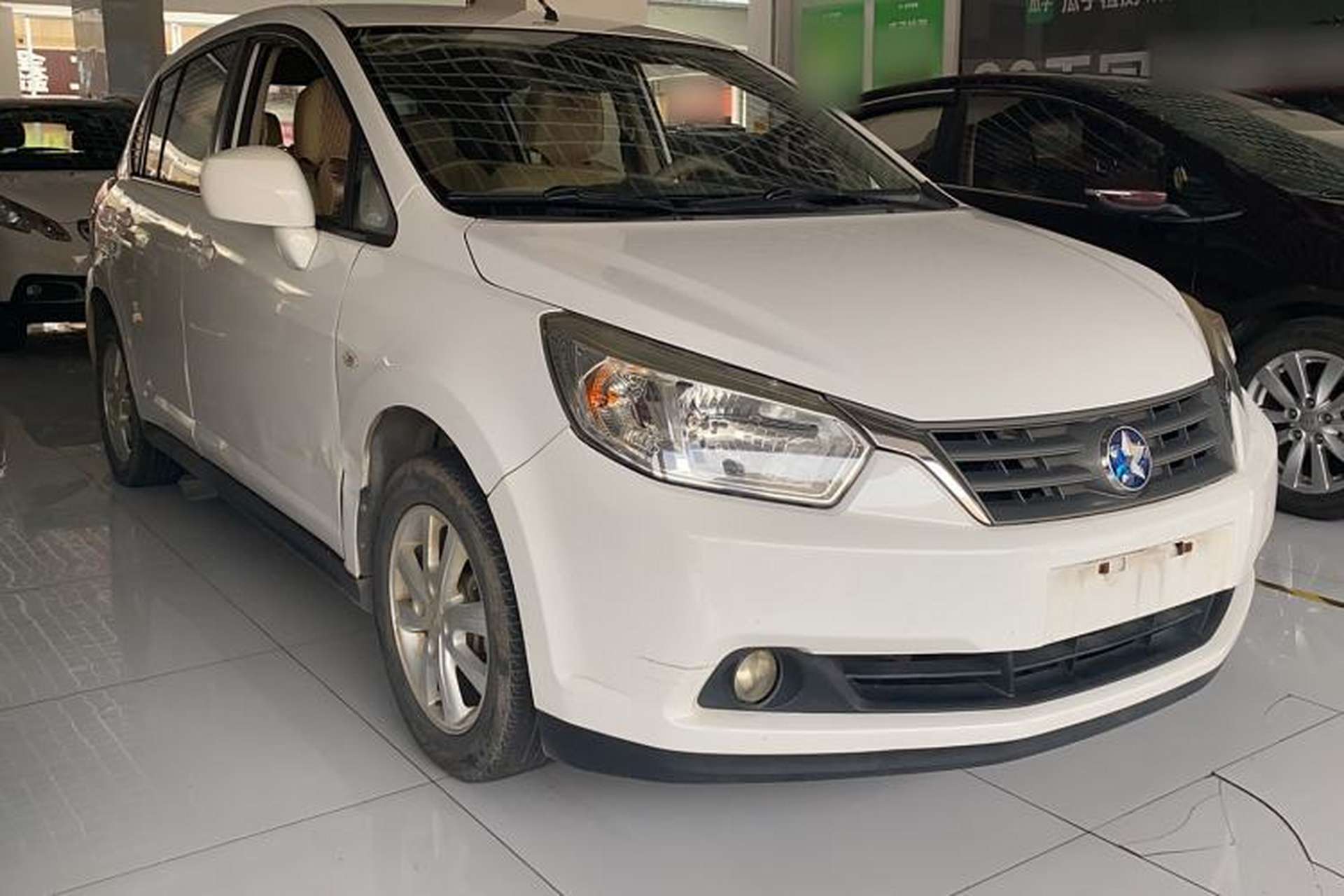 Used Venucia R50 2014 1.6L Manual Splendid Edition Exterior 4