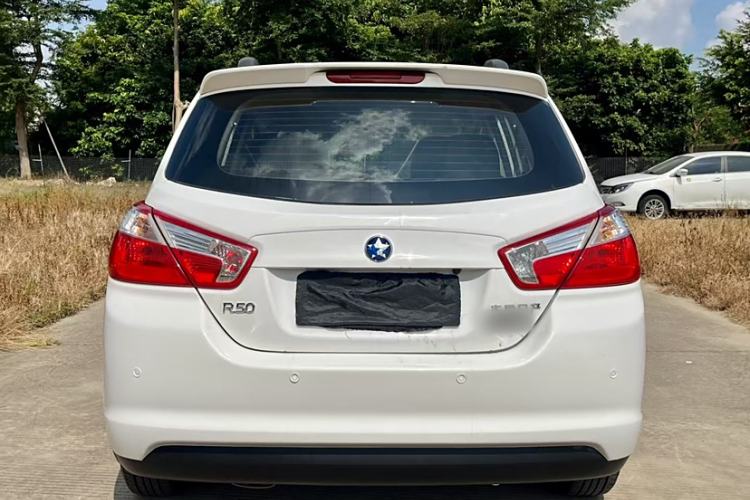 Used Venucia R50 2014 1.6L Manual Splendid Edition Exterior 4