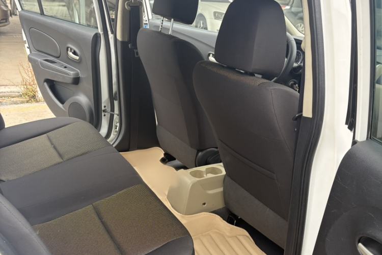 Used Venucia R50 2014 1.6L Manual Splendid Edition Exterior 4