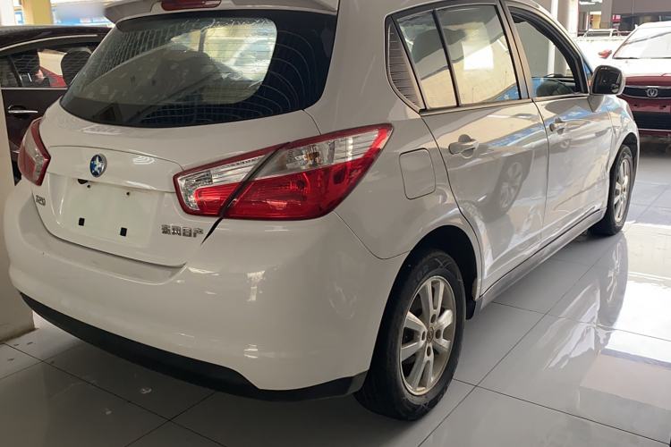 Used Venucia R50 2014 1.6L Manual Splendid Edition Exterior 5