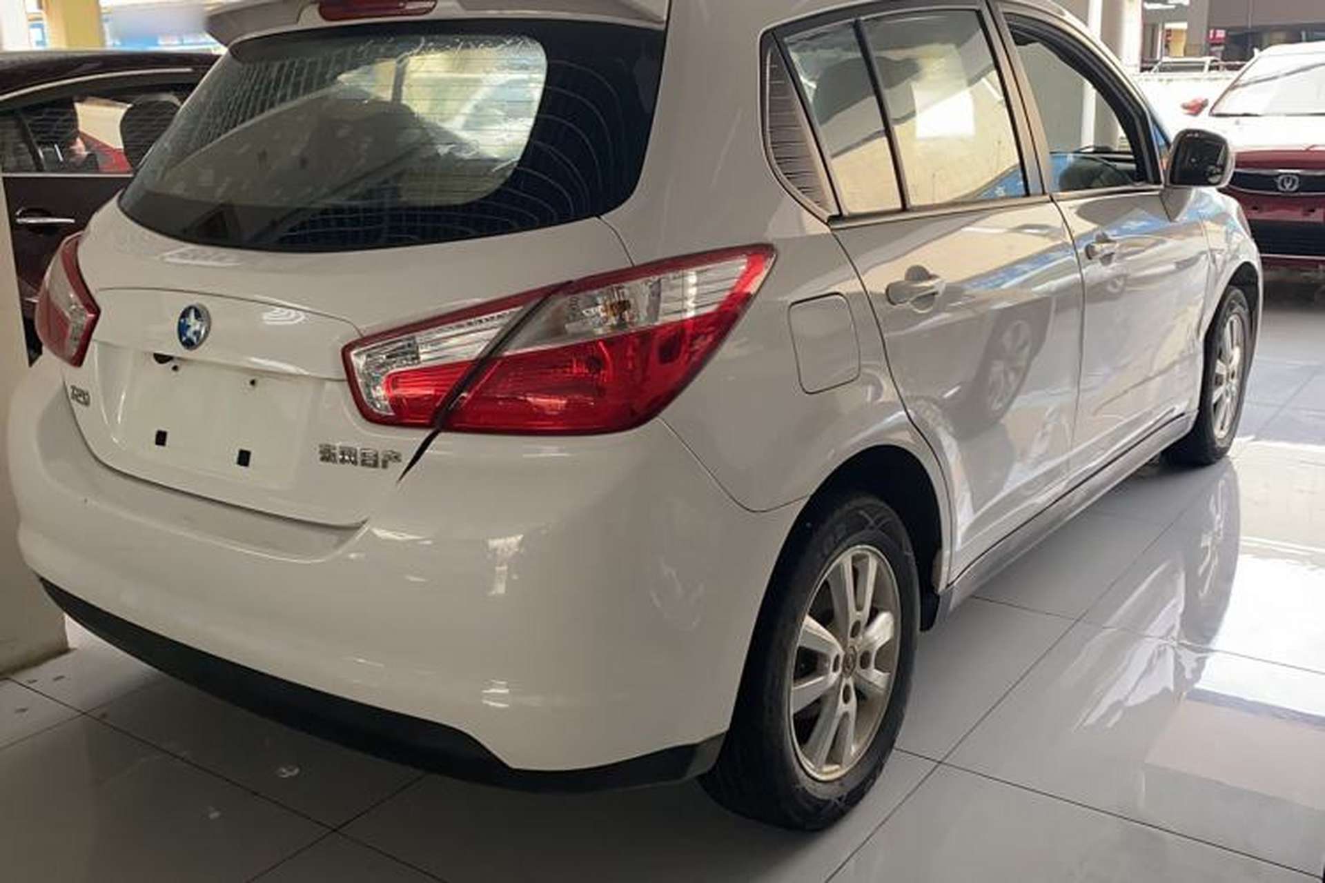 Used Venucia R50 2014 1.6L Manual Splendid Edition Exterior 5