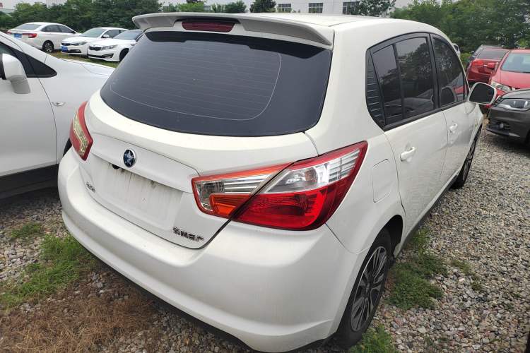 Used Venucia R50 2014 1.6L Automatic Splendid Edition Exterior 5