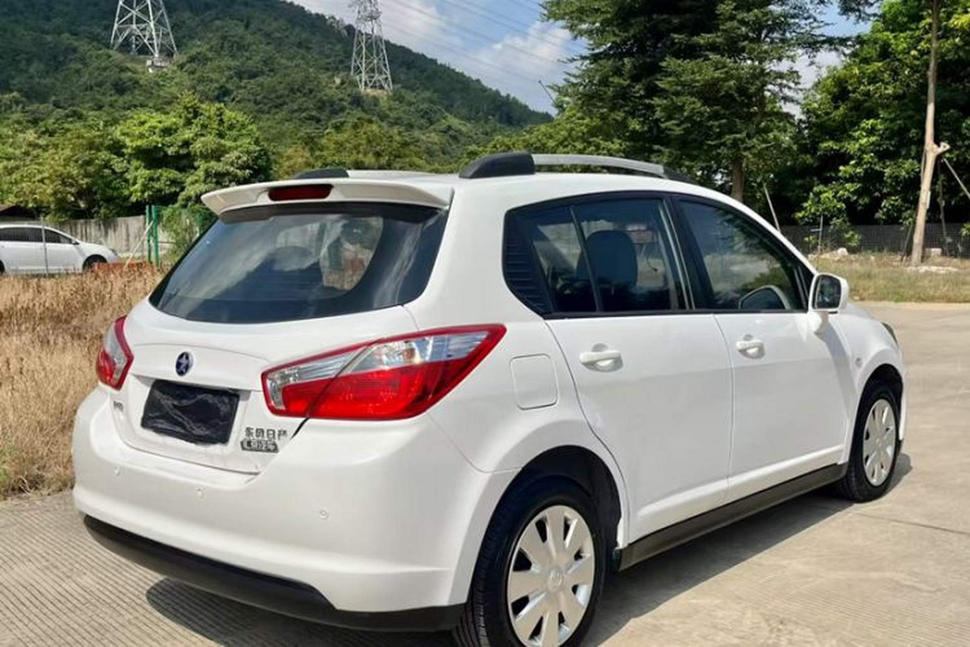 Used Venucia R50 2014 1.6L Manual Splendid Edition Exterior 5