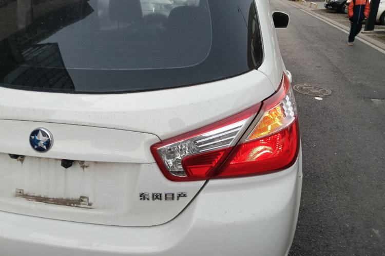 Used Venucia R50 2014 1.6L Manual Splendid Edition Exterior 6
