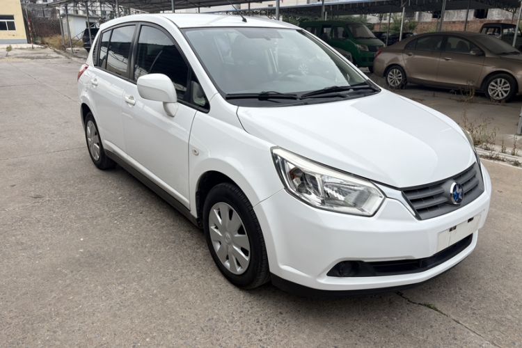 Used Venucia R50 2014 1.6L Manual Splendid Edition Exterior 8