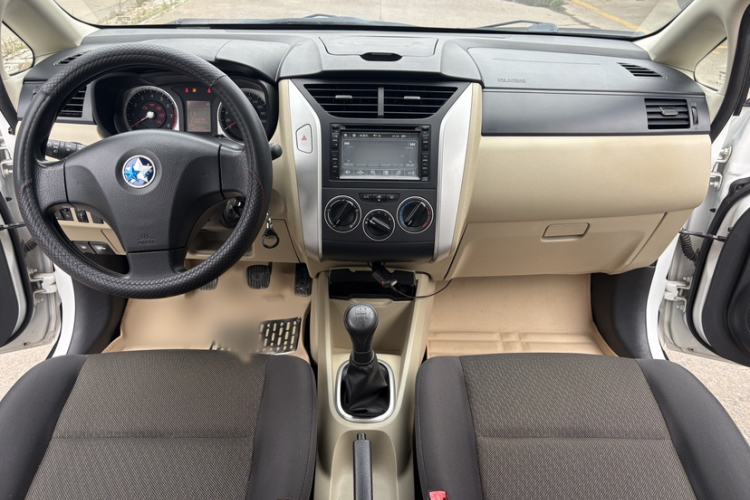 Used Venucia R50 2014 1.6L Manual Splendid Edition Exterior 9