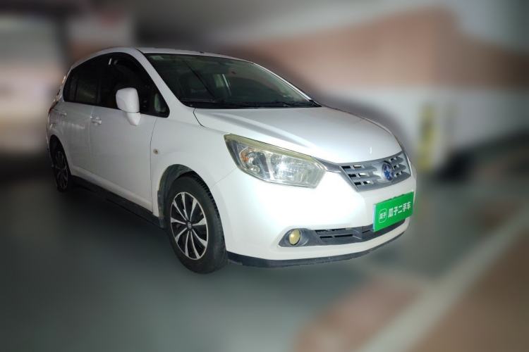 Used Venucia R50 2014 1.6L Automatic Splendid Edition Front Right 45 Deg