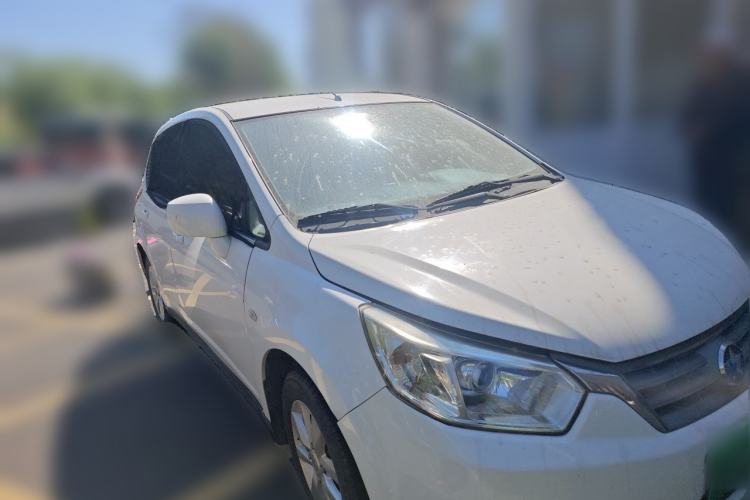 Used Venucia R50 2014 1.6L Manual Splendid Edition Front Right 45 Deg