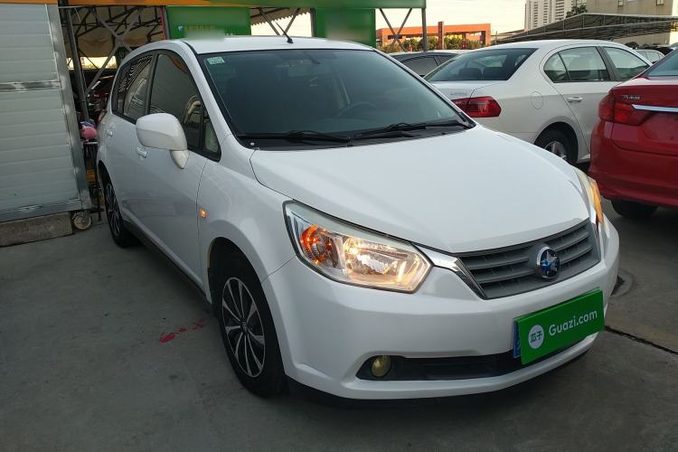 Used Venucia R50 2014 1.6L Automatic Splendid Edition Front Right 45 Deg