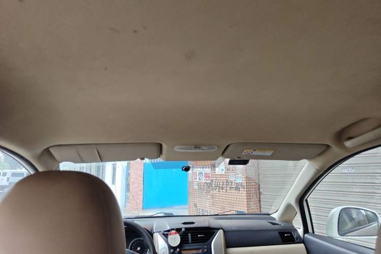 Used Venucia R50 2014 1.6L Automatic Splendid Edition Headliner