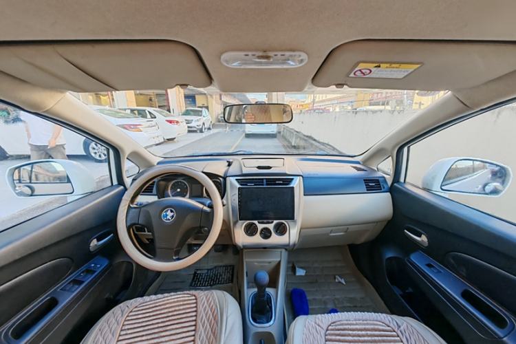 Used Venucia R50 2014 1.6L Manual Splendid Edition Interior 1