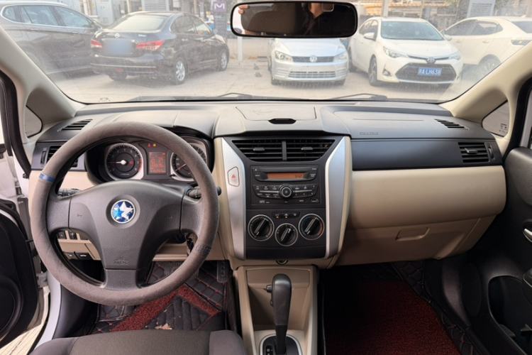 Used Venucia R50 2014 1.6L Automatic Splendid Edition Interior 1