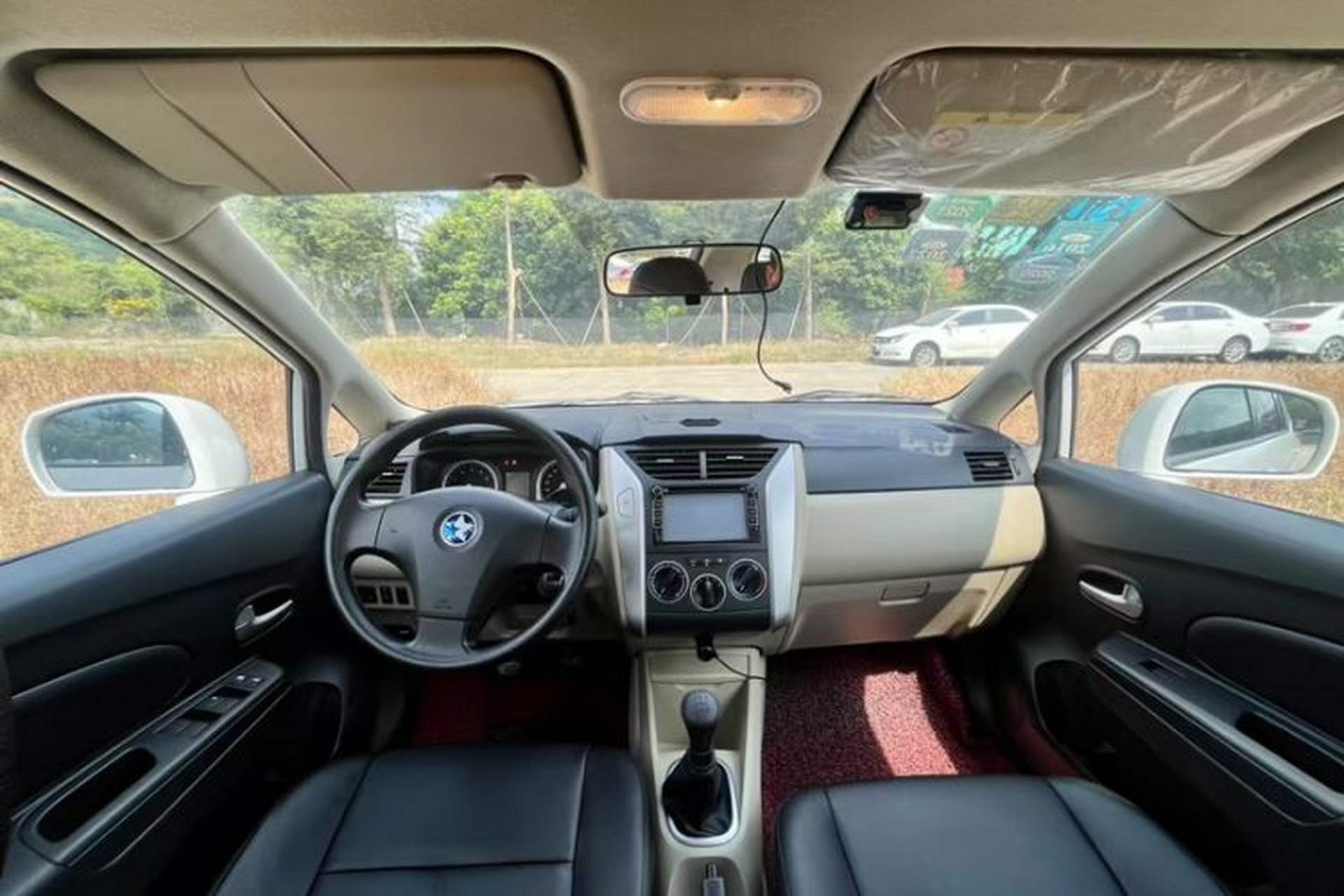 Used Venucia R50 2014 1.6L Manual Splendid Edition Interior 1