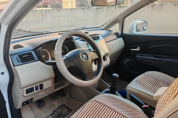 Used Venucia R50 2014 1.6L Manual Splendid Edition Interior 2