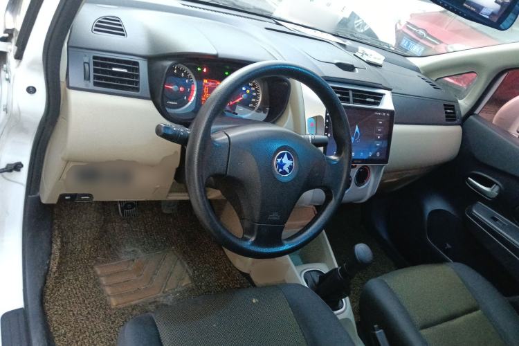 Used Venucia R50 2014 1.6L Manual Splendid Edition Interior 2