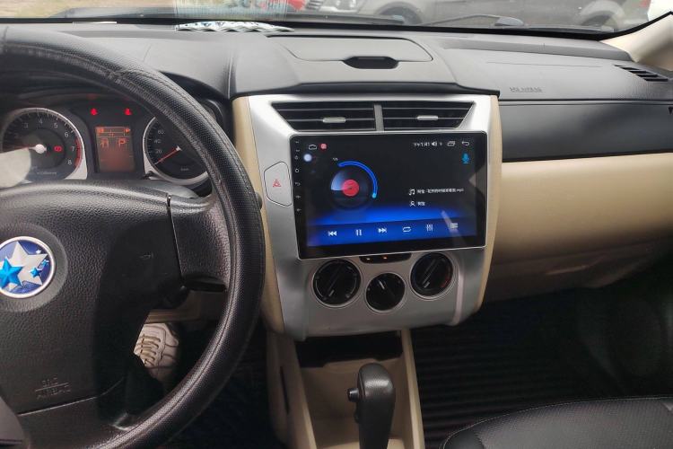 Used Venucia R50 2014 1.6L Automatic Splendid Edition Interior 2