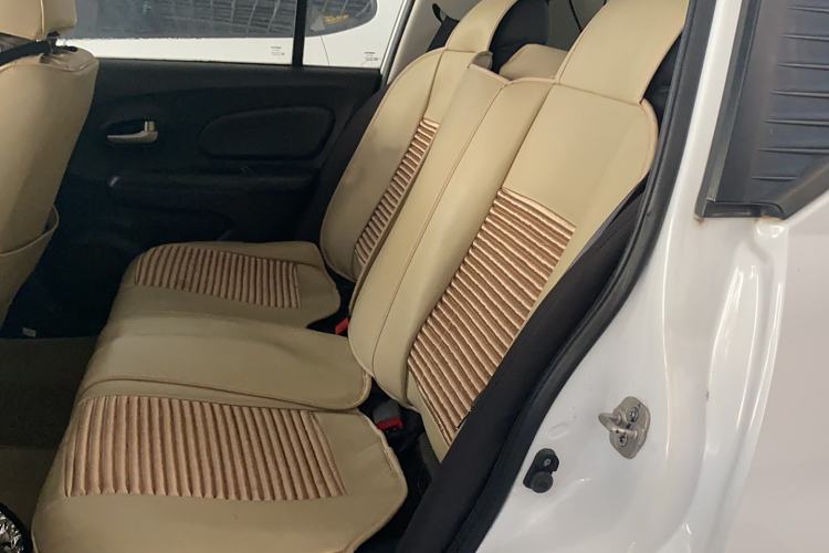 Used Venucia R50 2014 1.6L Manual Splendid Edition Interior 3