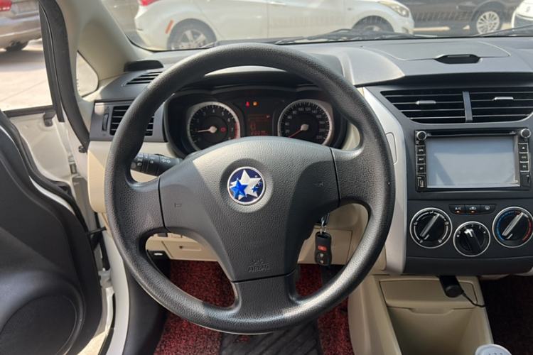 Used Venucia R50 2014 1.6L Manual Splendid Edition Interior 5
