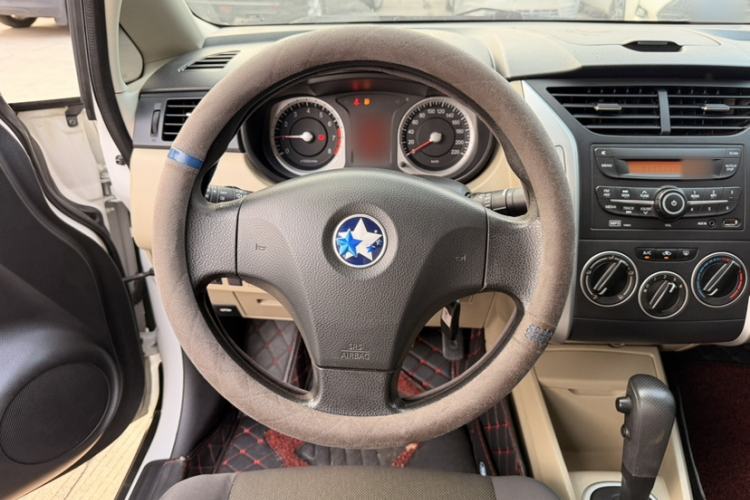 Used Venucia R50 2014 1.6L Automatic Splendid Edition Interior 8